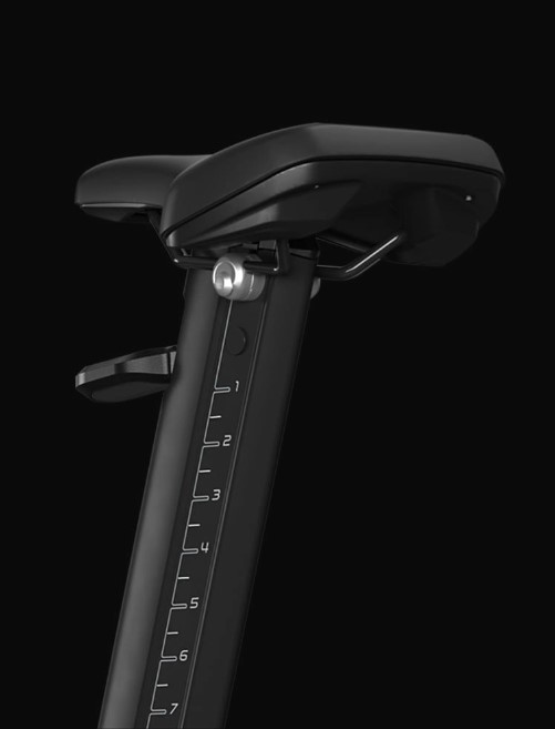 Вертикальный велотренажер Matrix Onyx Upright Cycle